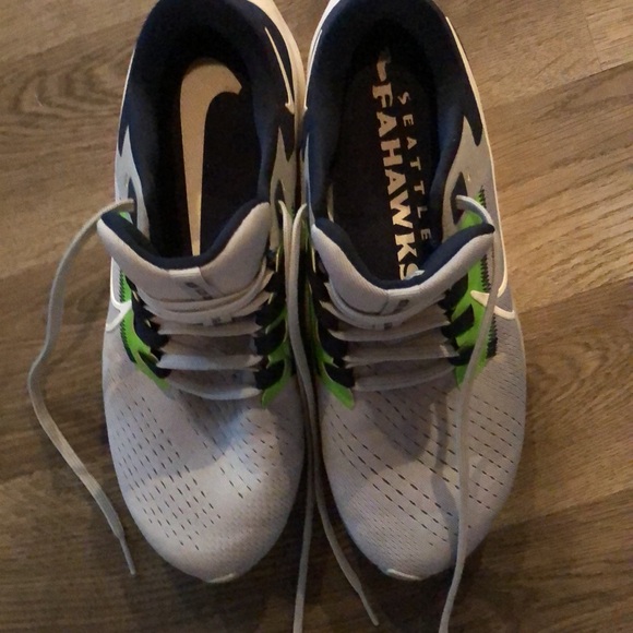 Men’s Nike Air Zoom Pegasus 38’s Seattle Seahawk Edition size 7.5 shoes!! - Picture 4 of 10